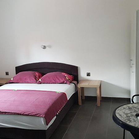 ביוגראד נה מורו Apartments Star With Pool מראה חיצוני תמונה
