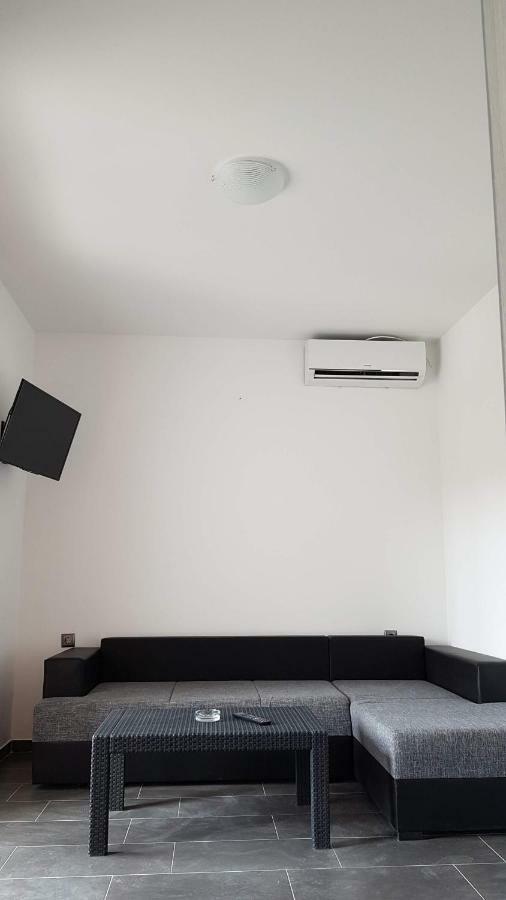 ביוגראד נה מורו Apartments Star With Pool מראה חיצוני תמונה