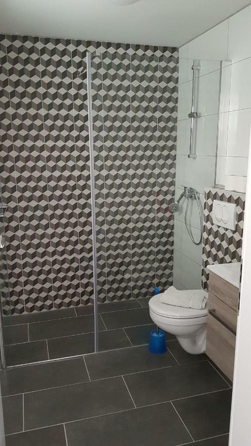 ביוגראד נה מורו Apartments Star With Pool מראה חיצוני תמונה