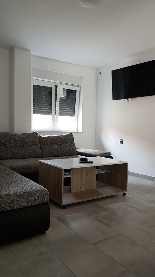 ביוגראד נה מורו Apartments Star With Pool מראה חיצוני תמונה