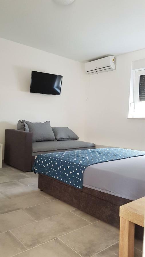 ביוגראד נה מורו Apartments Star With Pool מראה חיצוני תמונה