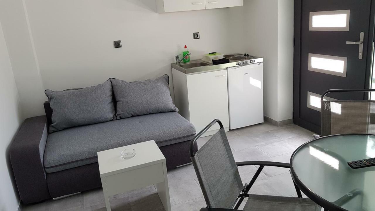 ביוגראד נה מורו Apartments Star With Pool מראה חיצוני תמונה