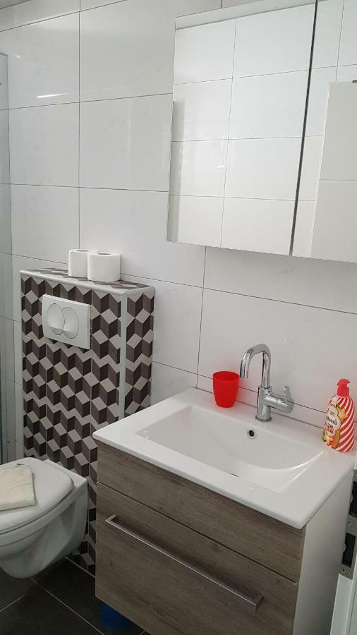 ביוגראד נה מורו Apartments Star With Pool מראה חיצוני תמונה