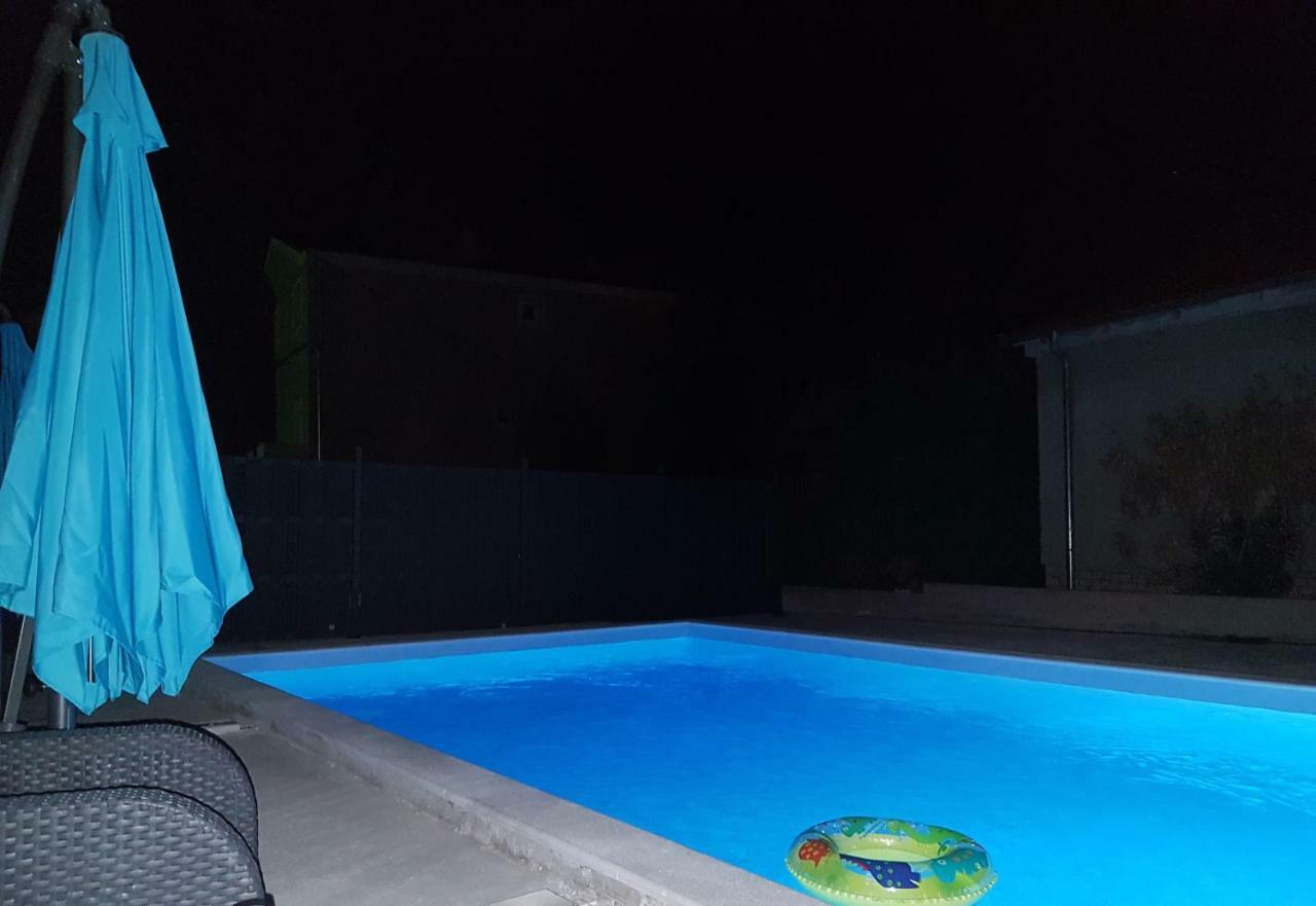 ביוגראד נה מורו Apartments Star With Pool מראה חיצוני תמונה