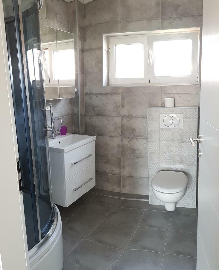 ביוגראד נה מורו Apartments Star With Pool מראה חיצוני תמונה