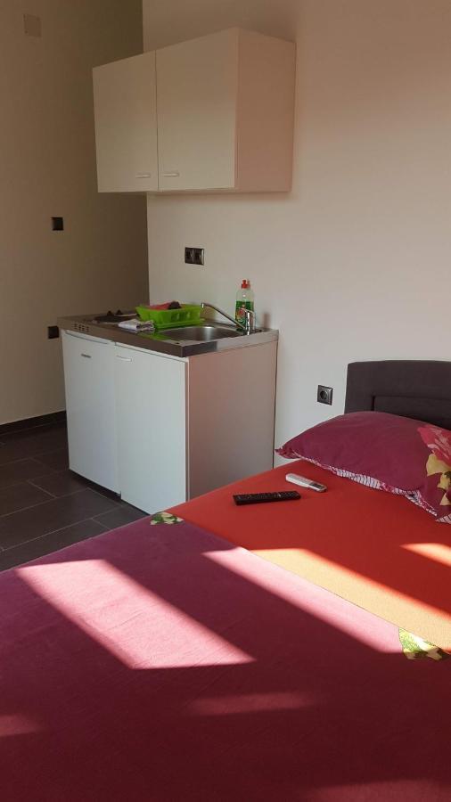 ביוגראד נה מורו Apartments Star With Pool מראה חיצוני תמונה