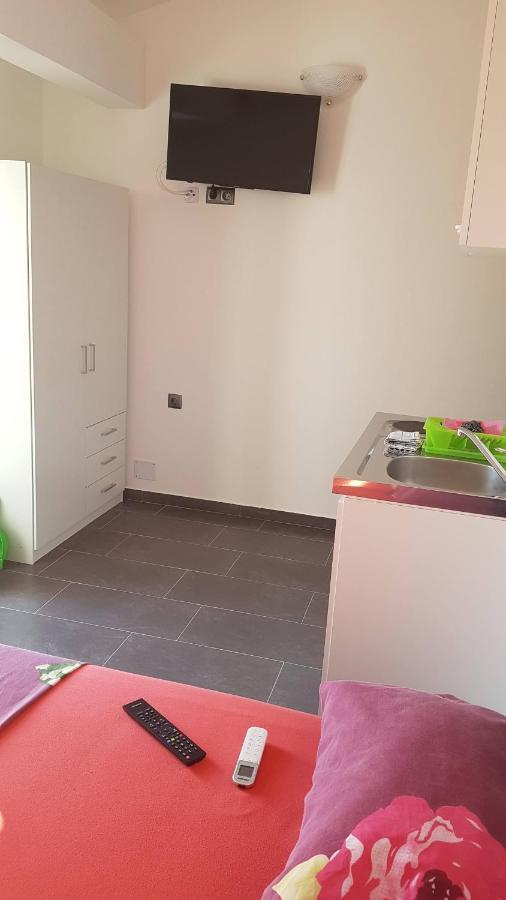 ביוגראד נה מורו Apartments Star With Pool מראה חיצוני תמונה