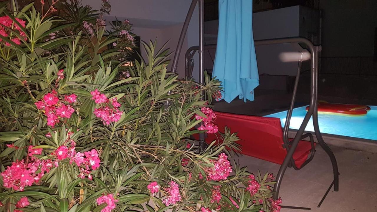 ביוגראד נה מורו Apartments Star With Pool מראה חיצוני תמונה
